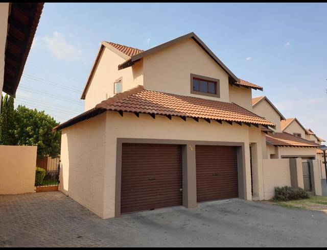 3 BEDROOM TOWNHOUSE FOR SALE IN NOORDWYK